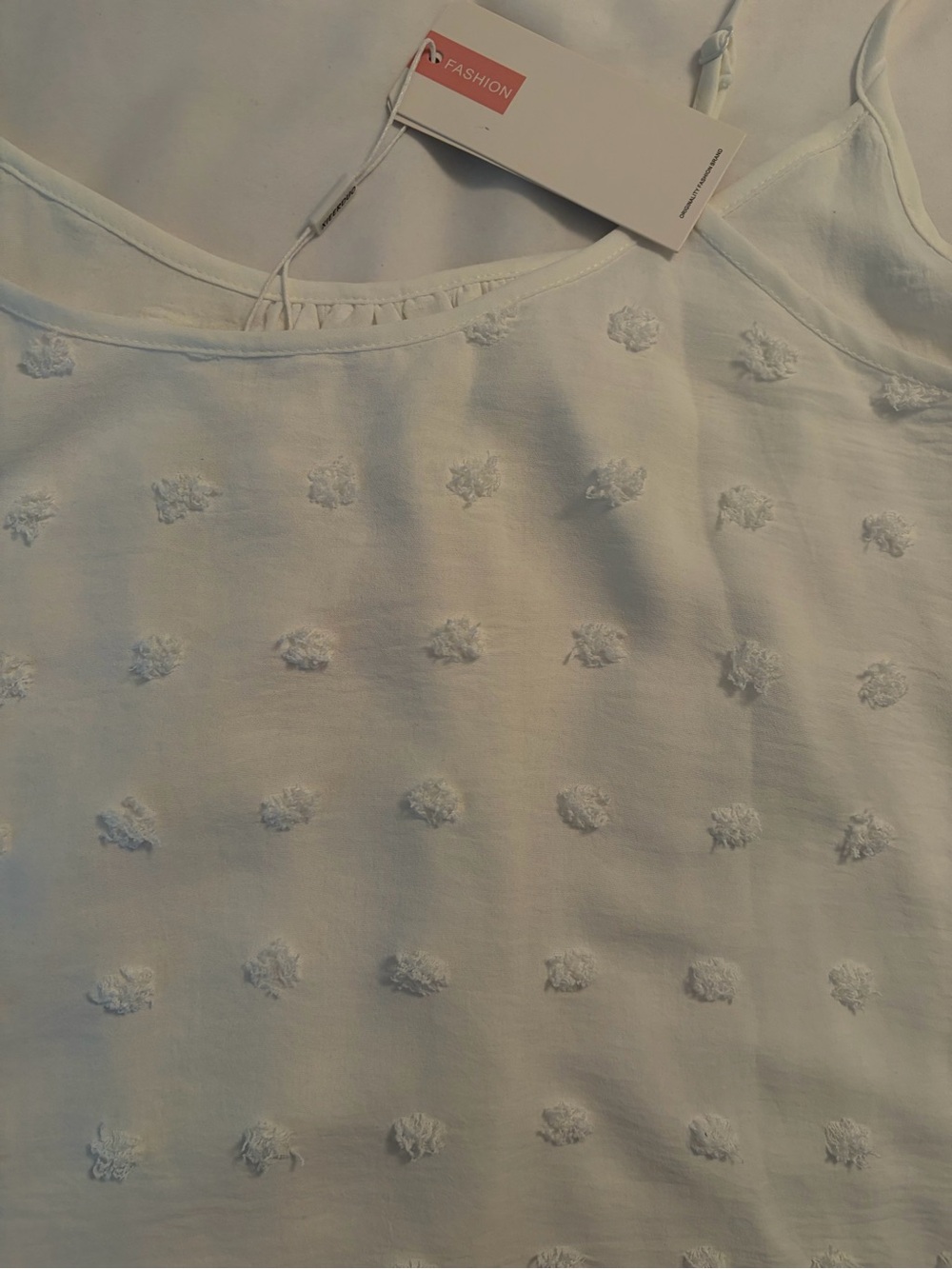Source Xeeroduo White Textured Dot Camisole